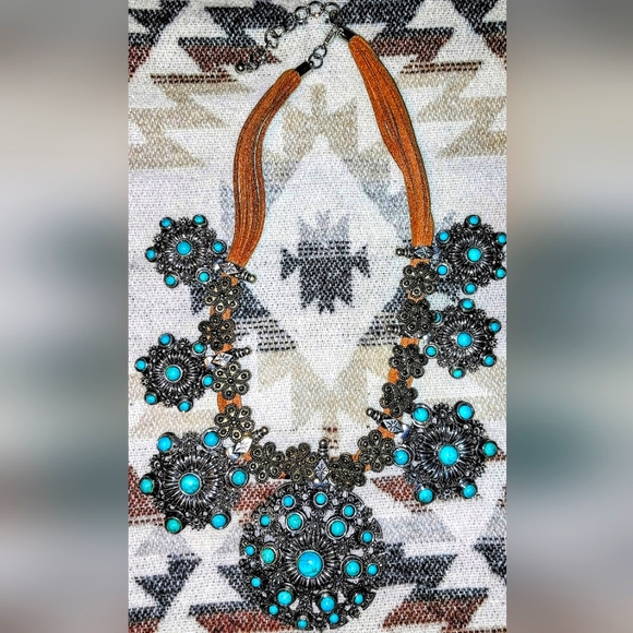 Large Turquoise Necklace on Brown Leather - Picture 2 of 5